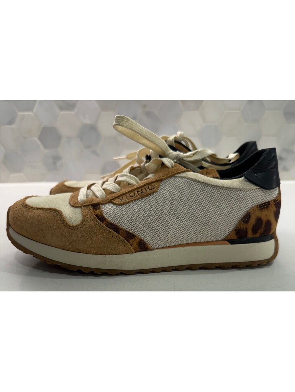 Vionic Monarch Leather Trim Sneakers Size 6 - Picture 6 of 8